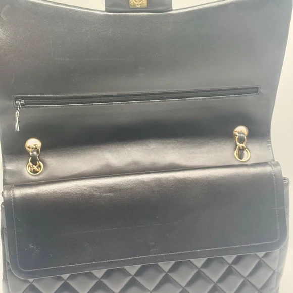 SOLD
Chanel Classic Maxi Double Flap Shoulder Bag (2012) - Picture 6 of 15